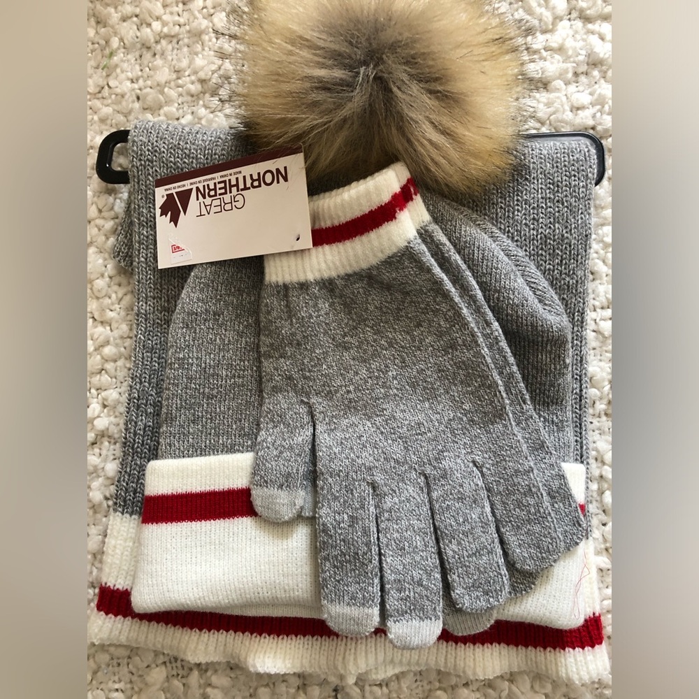 New Canadiana style Winter set toque gloves neck warmer